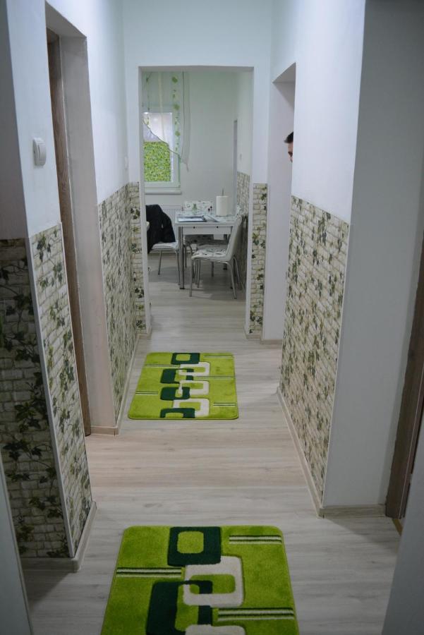 Green Rooms Hunedoara Exteriör bild