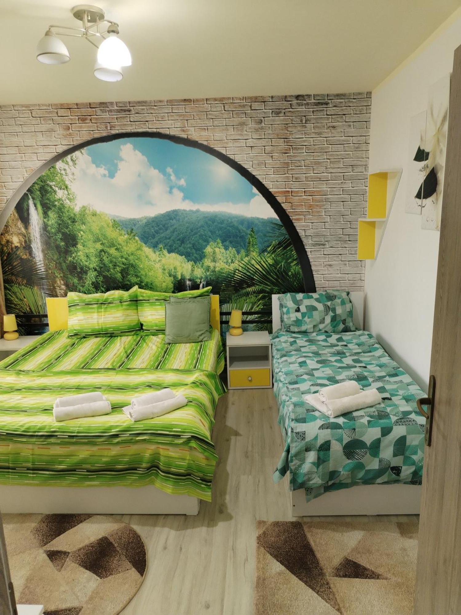 Green Rooms Hunedoara Exteriör bild